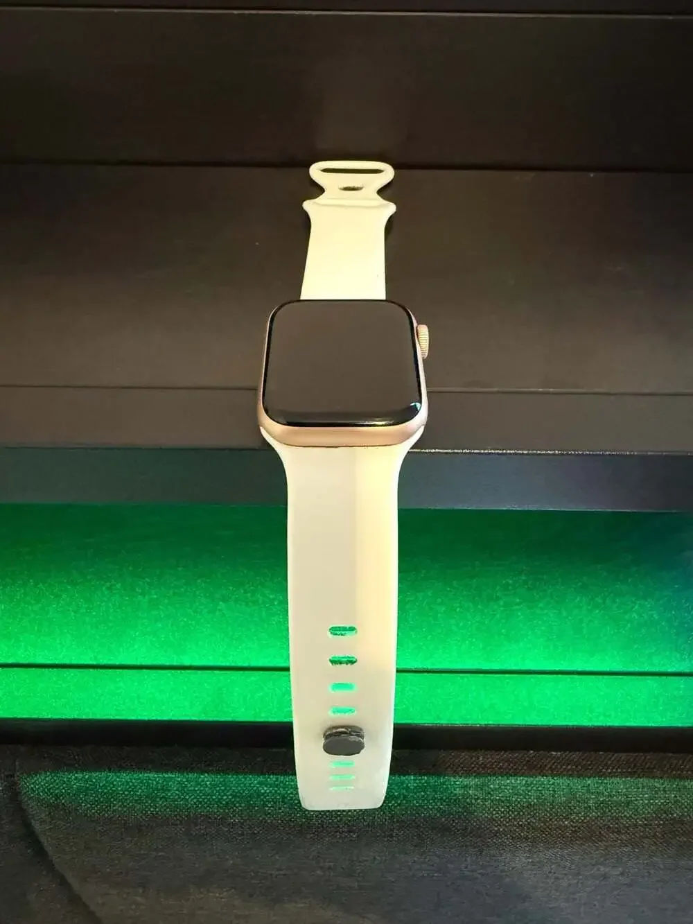 Apple Watch Series 4 40mm Rose Gold Aluminum Case